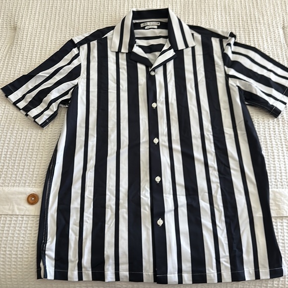 Zara Abstract Print Stretch Short Sleeve Shirt (size small) - Picture 2 of 4